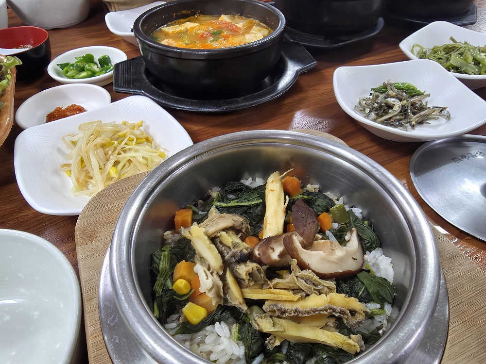Yuseongsamgyetang (유성삼계탕) 2