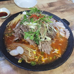 Yetnalsotttukkeonggamjatang (옛날솥뚜껑감자탕) 3