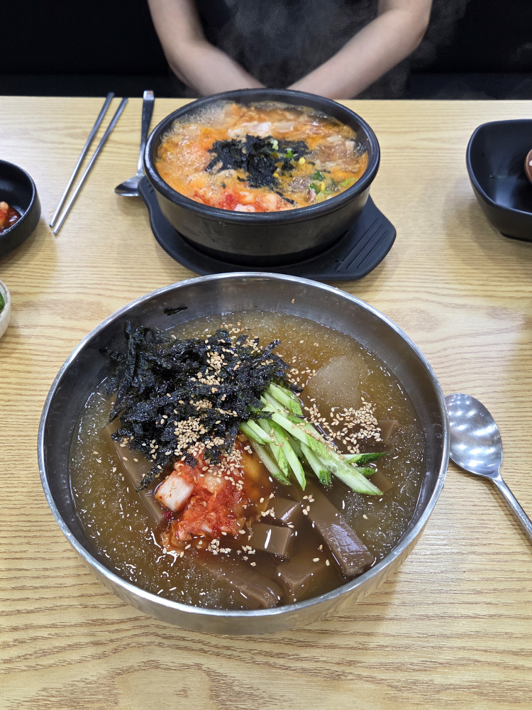 Hanbangkongnamulgukbap 4