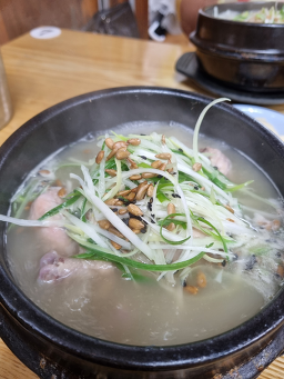 Gangwonjeongsamgyetang (강원정삼계탕) 1
