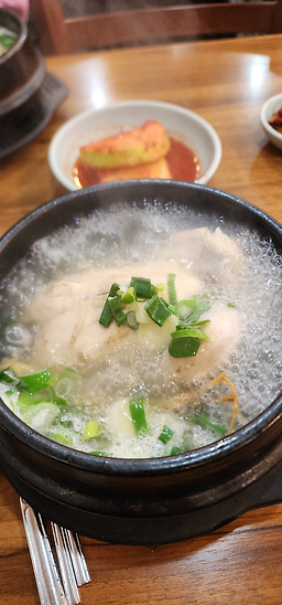 Hanbangsamgyetang (한방삼계탕) 2