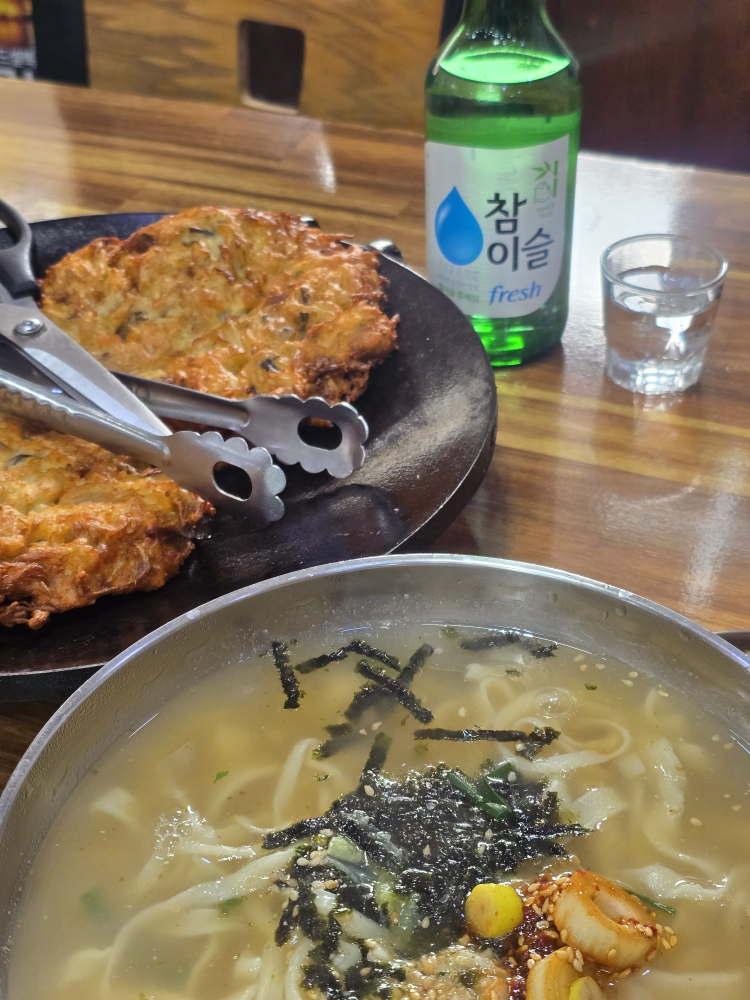 Sunhaejipsonkalguksu (순해집손칼국수) 1