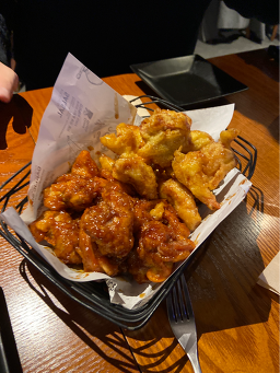 교촌치킨 압구정신사점 사진 3
