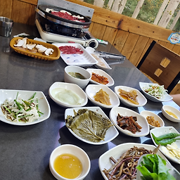 Myeonghuineeumsikjeom (명희네음식점) 2