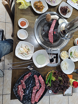 Sacheonchukhyeophanupeuraja (사천축협한우프라자) 2