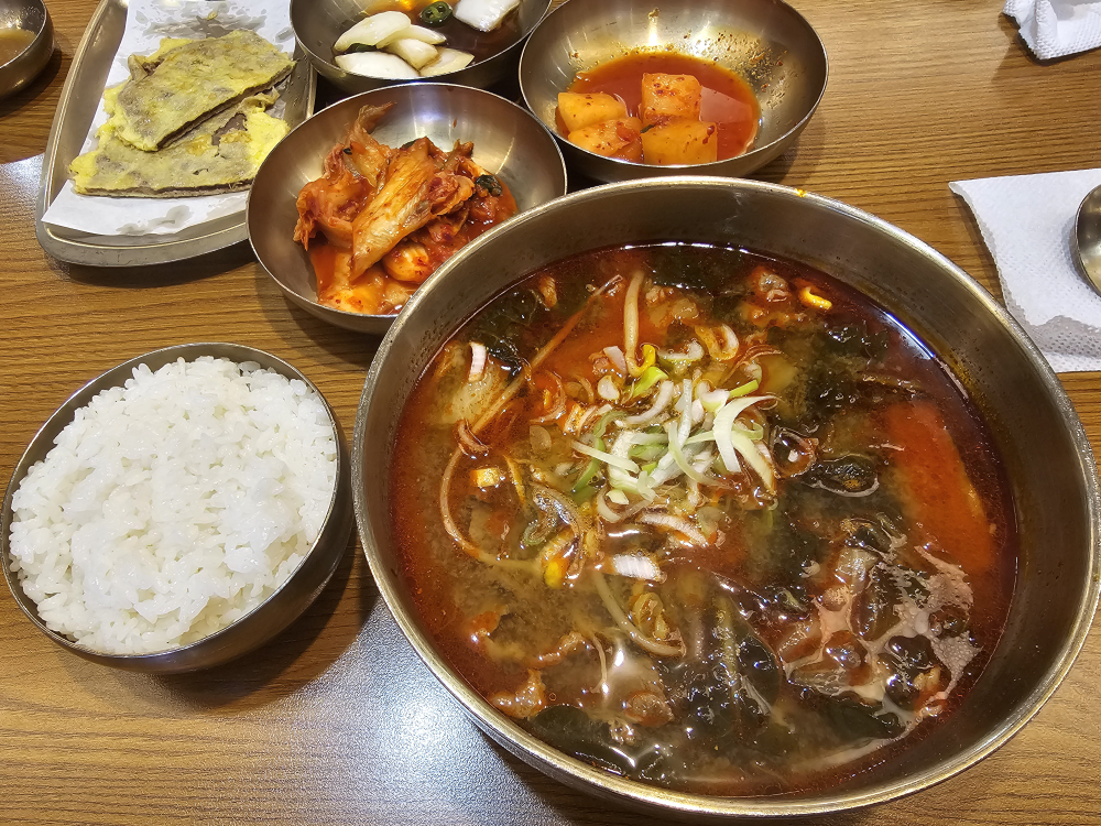 육전국밥 서울대입구역점 3
