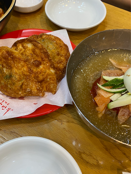 Bukchonsonmandujayangjeom (북촌손만두자양점) 2