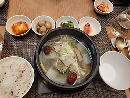 Yuseongbonganurungjisamgyetang (유성본가누룽지삼계탕) 1