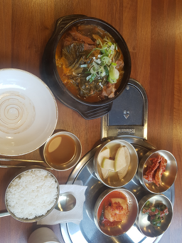 Daemunan gamjatang&seolleongtang 5