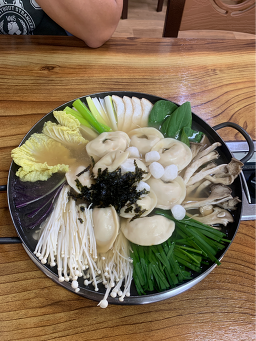 Owolaemandujeongol (오월애만두전골) 1