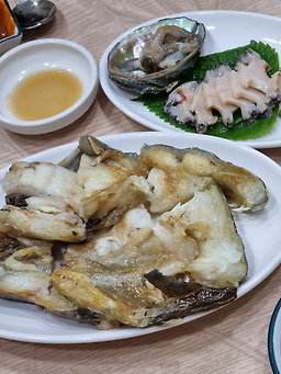 Apgujeonghoetjip (압구정횟집) 1