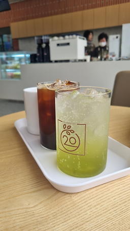 Kape20sicheongjeongmunjeom (카페20시청정문점) 2