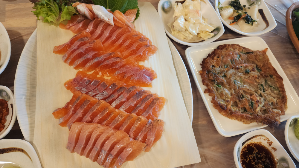 Songhwasusanhoetjip (송화수산횟집) 1