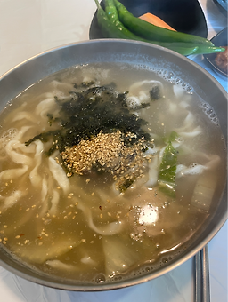 Gwasuwonkalguksu (과수원칼국수) 1