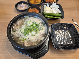 Gamasotsundaegukbap (가마솥순대국밥) 3