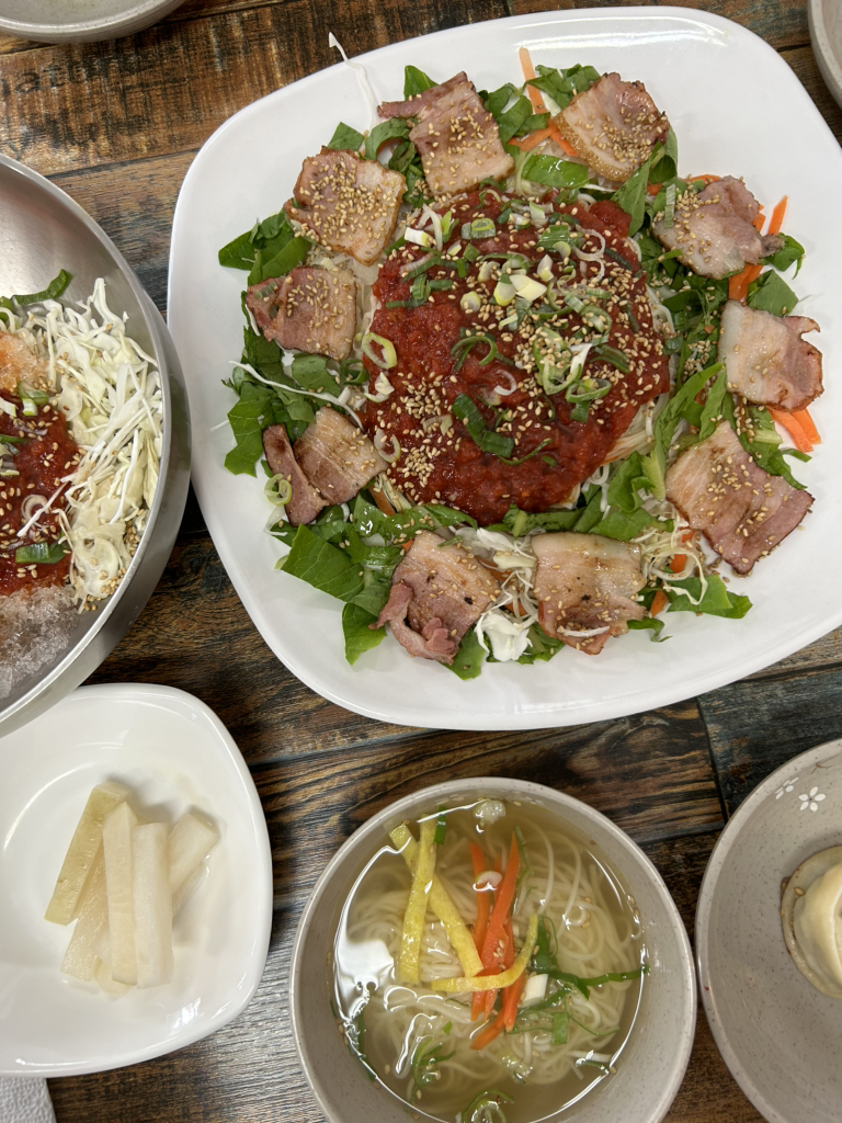 Dondaebibimguksu (돈대비빔국수) 3