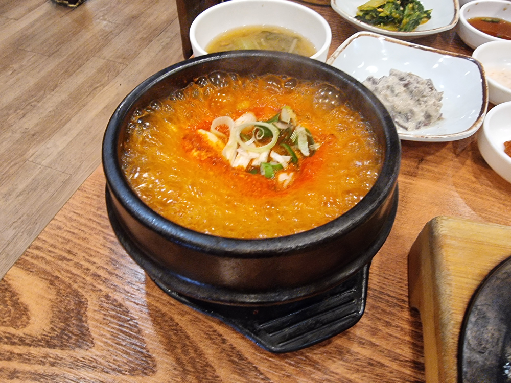 Dubuchonmaetdolhalmaesumdubu (두부촌맷돌할매숨두부) 1