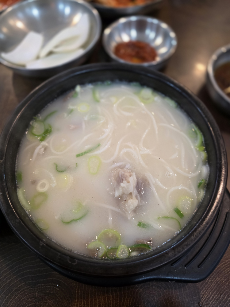 Anseongjipseolnongtang (안성집설농탕) 1