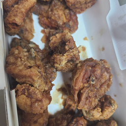 Gyochonchikin,ilsanjokbaluimyeongga (교촌치킨,일산족발의명가) 1