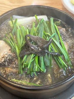 Naneungi neungibeoseotbaeksuk (나능이 능이버섯백숙) 2