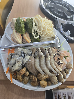 Jeontonghaemulkalguksu (전통해물칼국수) 1