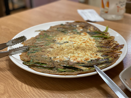 Mukjipdotorikal guksu (묵집도토리칼 국수) 2