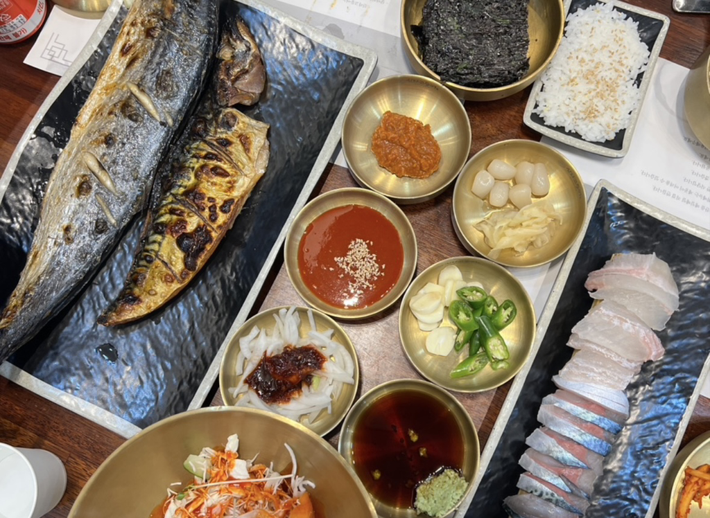 Sinragodeungeo cheongjujeom (신라고등어 청주점) 1