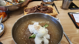 Yukssamnaengmyeonoe 1 (육쌈냉면외 1) 1