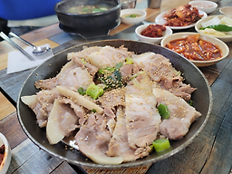 Milyangsannaedwaejigukbap (밀양산내돼지국밥) 3