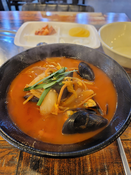 Daebojjampponggonghwaguk (대보짬뽕공화국) 1