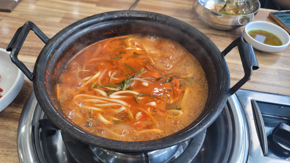 Deungchonsyabeukalguksu (등촌샤브칼국수) 1