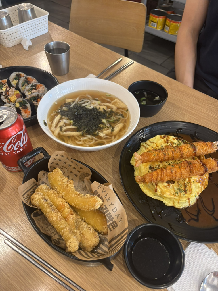 Ssadagimbap guridoldarijeom (싸다김밥 구리돌다리점) 1