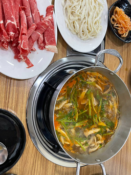 Dongbaekeolkeunsyabeukalguksu (동백얼큰샤브칼국수) 1