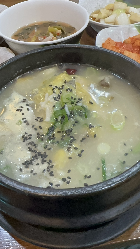 Mansumugang jeonboksamgyetang (만수무강 전복삼계탕) 2