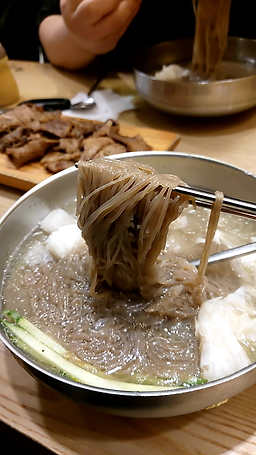 육쌈냉면 신촌점 사진 2