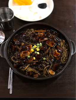 황제쟁반짜장 사진