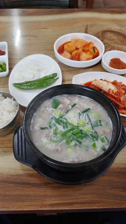 Jeontongsundaeguk (전통순대국) 1