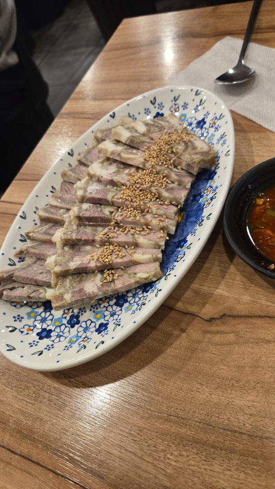 Chilgongjujokbal (칠공주족발) 3