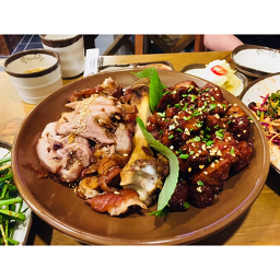 Gajangmatitneunjokbal (가장맛있는족발) 1