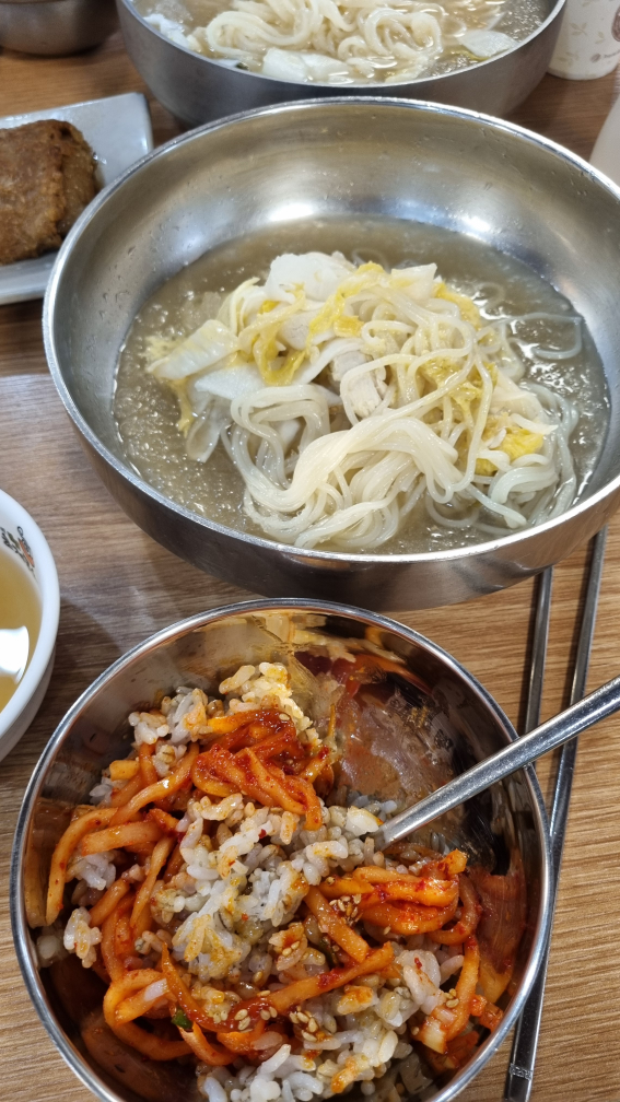 Misarimilbitchogyeguksu (미사리밀빛초계국수) 1
