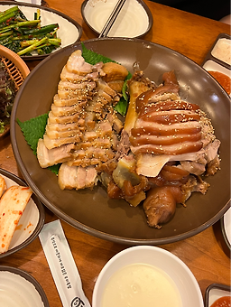 Gajangmatitneunjokbal (가장맛있는족발) 2
