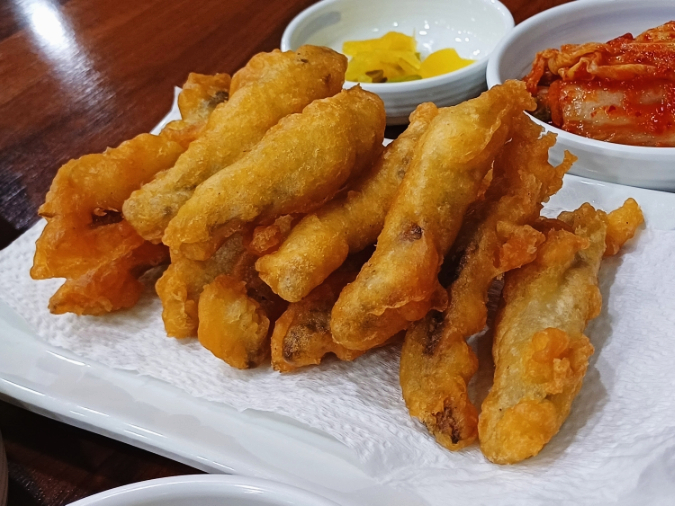 Nondureongchueokalguksu (논두렁추어칼국수) 1
