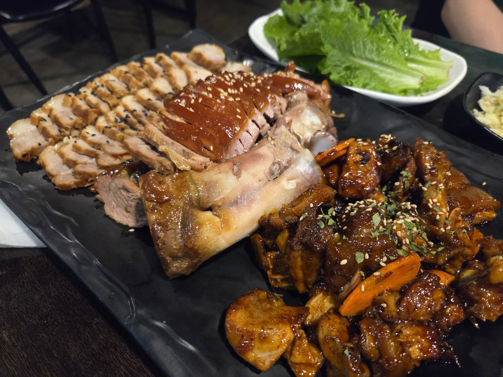 홍대칼국수와족발 판교역점 사진 3