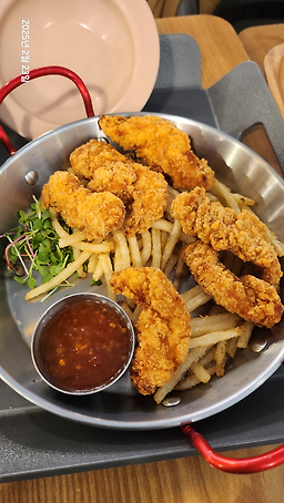 쁘띠몽드 마포중앙도서관점