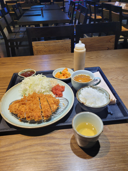 Daetjjangdonkkaseu (댓짱돈까스) 1
