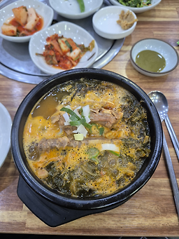 Donbadolsotgamjatang (돈바돌솥감자탕) 2