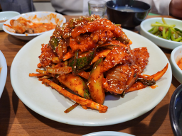 Halmeonihongeojip (할머니홍어집) 3