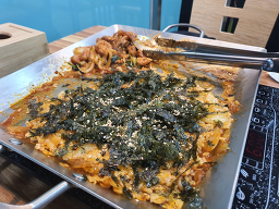 Wonjojeontongsonsundaecheolpan (원조전통손순대철판) 2