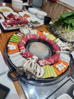 Madangyeppeunjip (마당예쁜집) 2