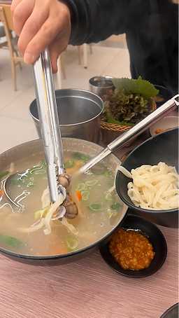 Daedeokgolbossamkalguksu (대덕골보쌈칼국수) 1